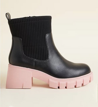 Load image into Gallery viewer, Pink and Black Rain Booties
